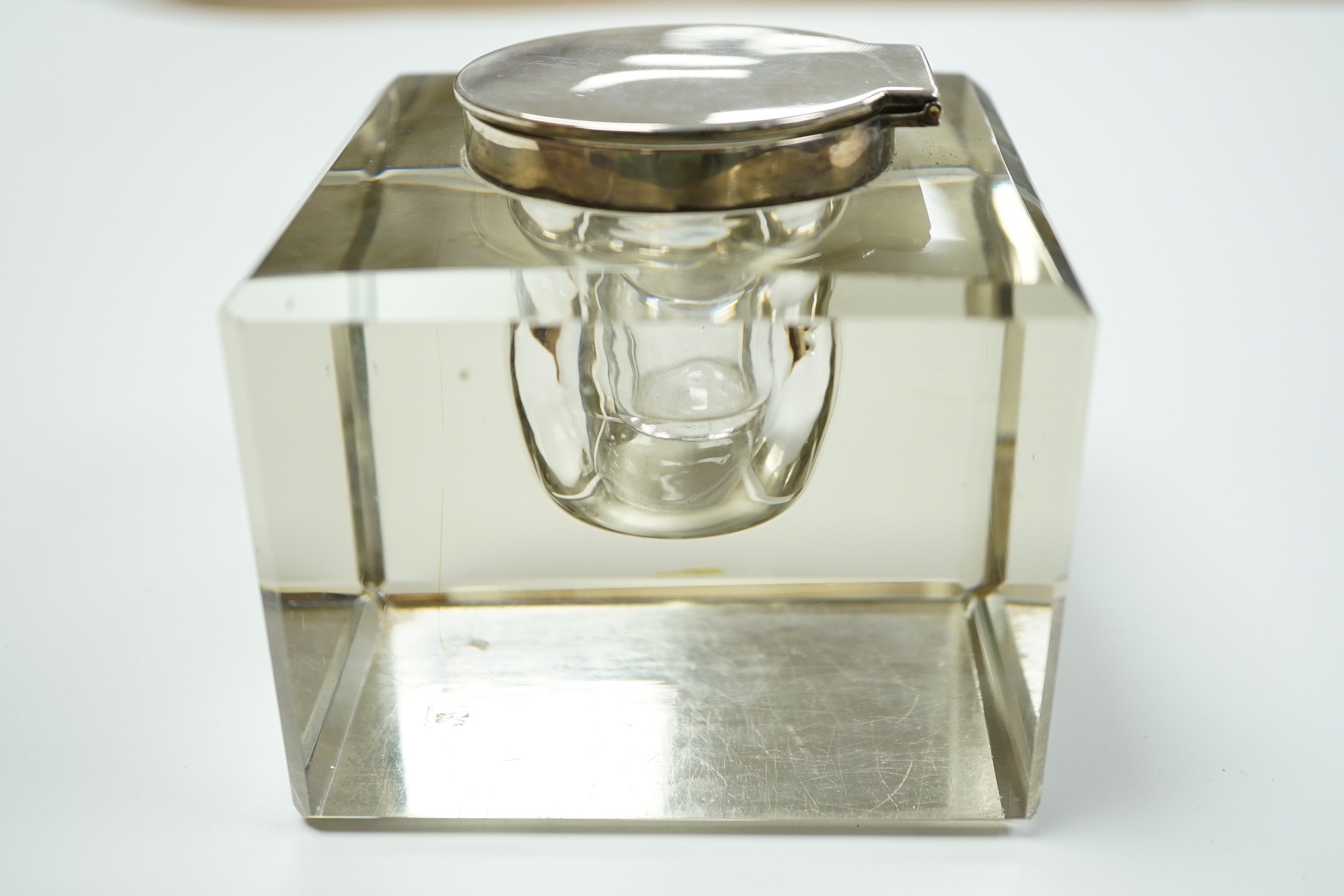 A George V silver mounted glass square inkwell, John Grinsell & Sons, Birmingham, 1925, width 10.1cm.